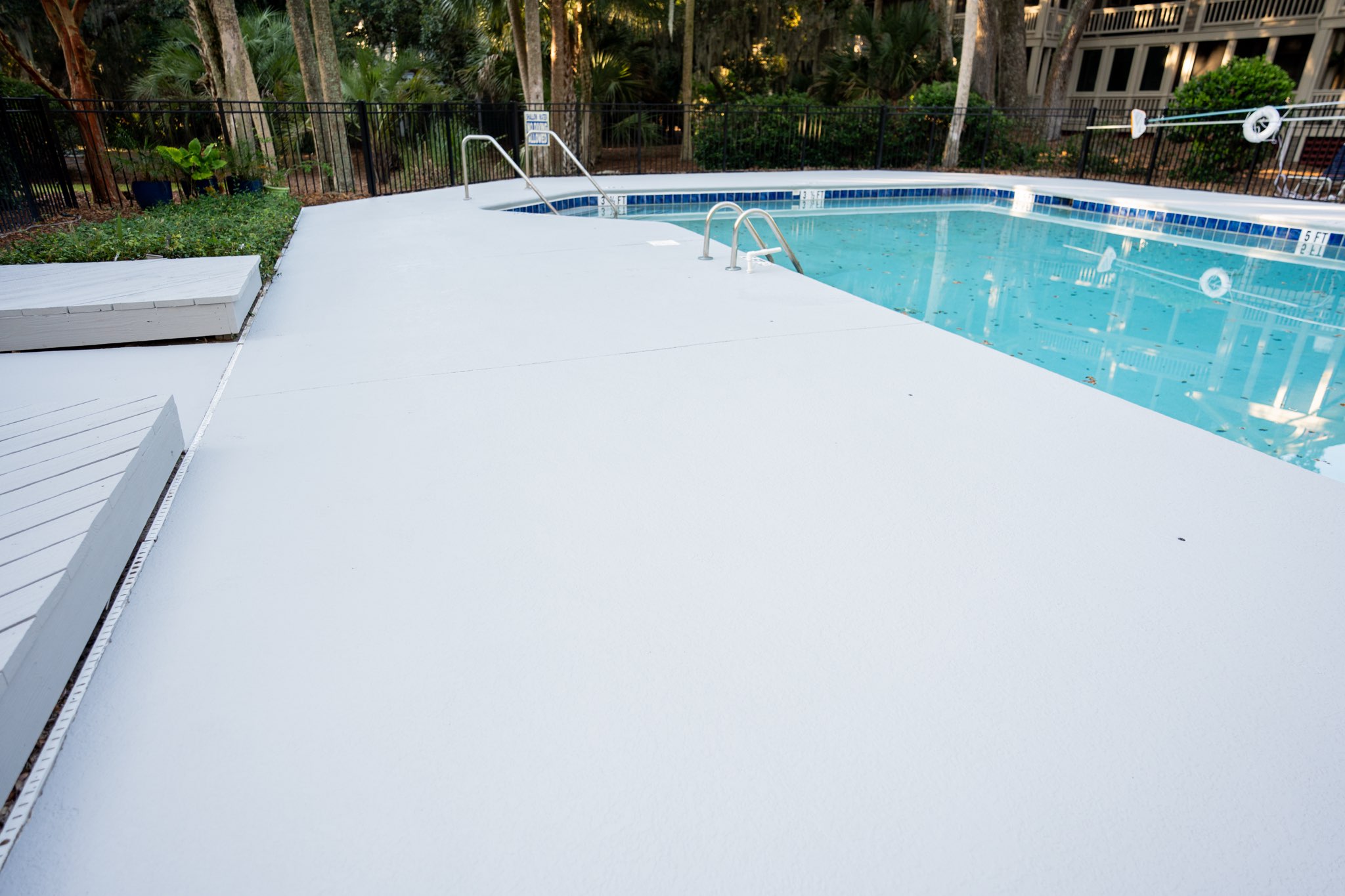 Concrete surface resurfacing